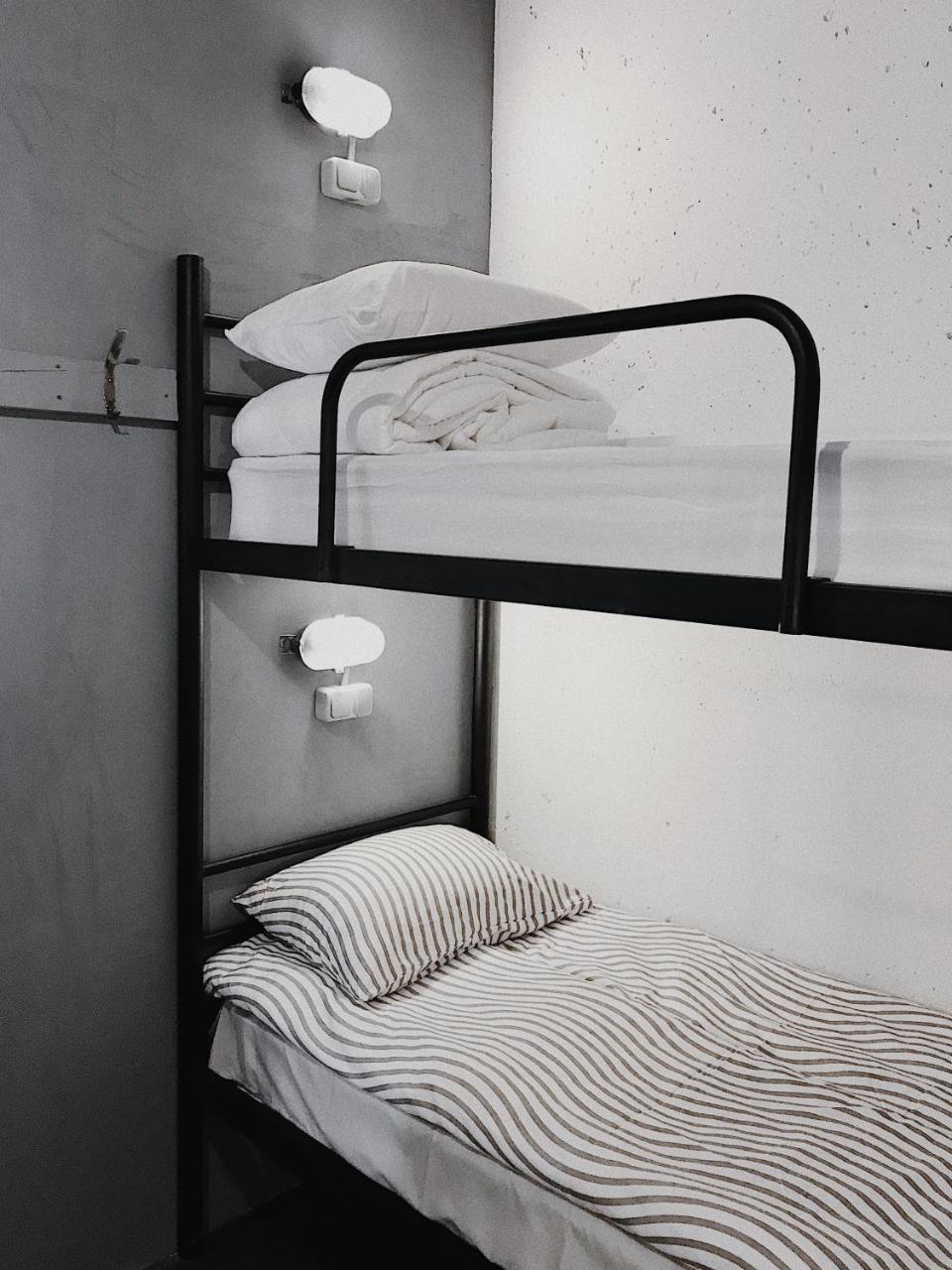 Hostel Alcatraz Kiev Exteriör bild